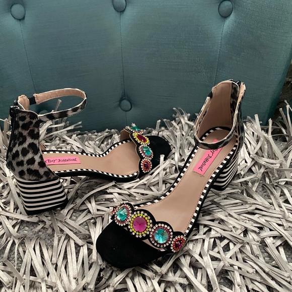 🆕 Black strappy heels - Picture 3 of 6